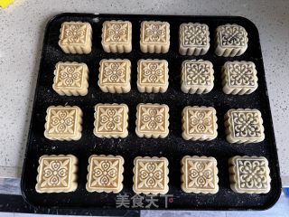 广式豆沙月饼的做法步骤：8