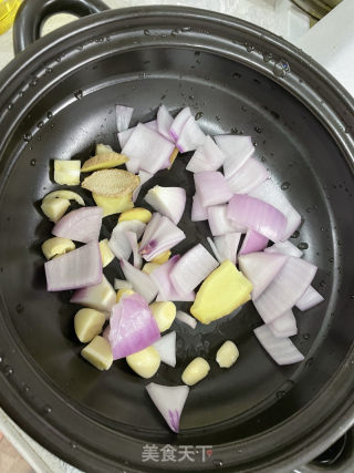 文蛤砂仁鸡煲的做法步骤：3
