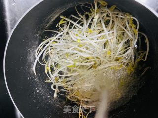 炒河粉的做法步骤：1