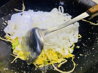 炒河粉的做法步骤：7
