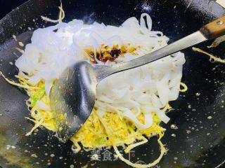 炒河粉的做法步骤：9