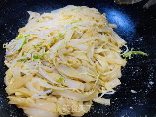 炒河粉的做法步骤：10