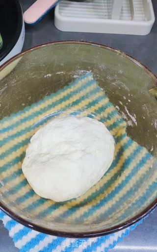 椒盐芝麻小饼的做法步骤：2