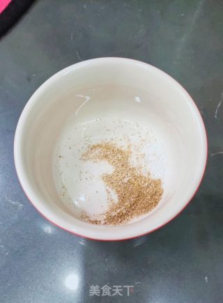 椒盐芝麻小饼的做法步骤：3