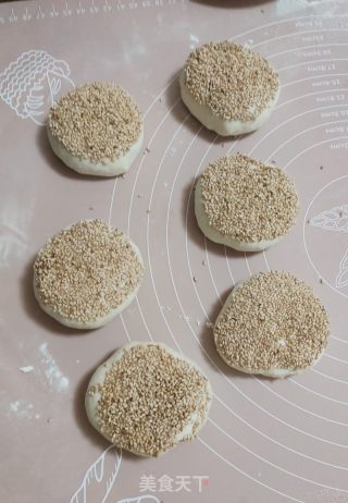 椒盐芝麻小饼的做法步骤：13