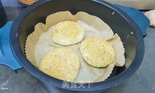 椒盐芝麻小饼的做法步骤：16