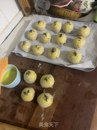 蛋黄酥的做法步骤：9