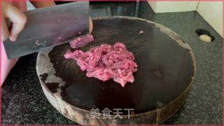 菜心炒牛肉的做法步骤：1