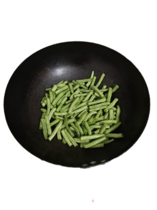 干煸豆角土豆的做法步骤：1