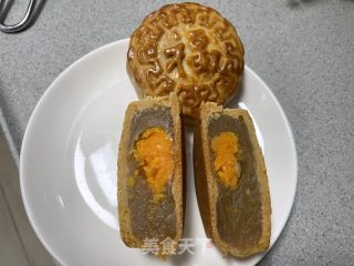 广式莲蓉蛋黄月饼的做法步骤：6