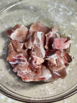 羊肚菌黑蒜汤的做法步骤：1