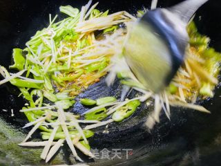 香菜炒牛肉的做法步骤：5