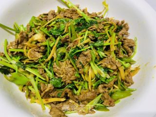 香菜炒牛肉的做法步骤：10