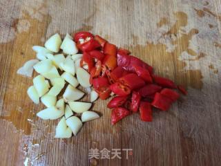绿豆芽炒豆腐皮的做法步骤：3