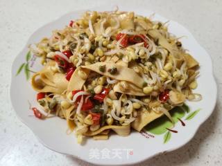 绿豆芽炒豆腐皮的做法步骤：5
