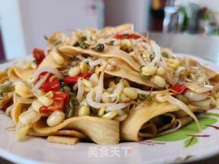 绿豆芽炒豆腐皮的做法步骤：6