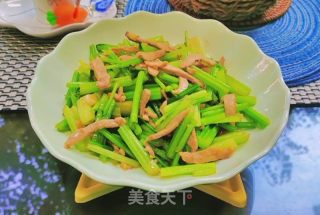 香芹炒肉丝的做法步骤：11