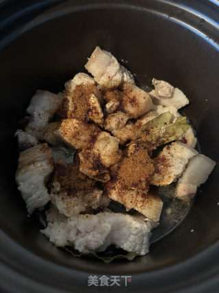 干锅系列之红烧肉的做法步骤：1