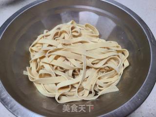 凉拌豆腐皮的做法步骤：2