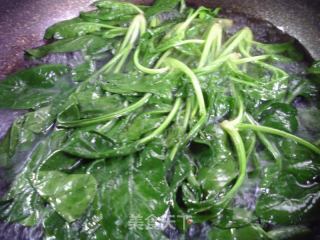 菠菜炒绿豆芽的做法步骤：2