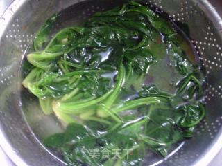 菠菜炒绿豆芽的做法步骤：3