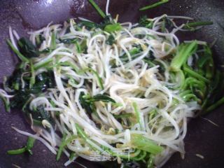 菠菜炒绿豆芽的做法步骤：9