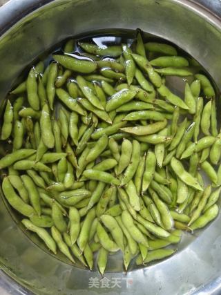 卤毛豆的做法步骤：1
