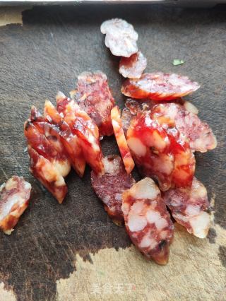 荷兰豆炒腊肠的做法步骤：3