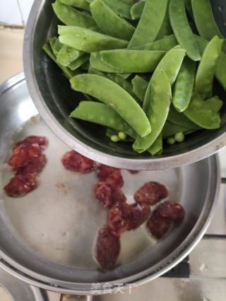 荷兰豆炒腊肠的做法步骤：5