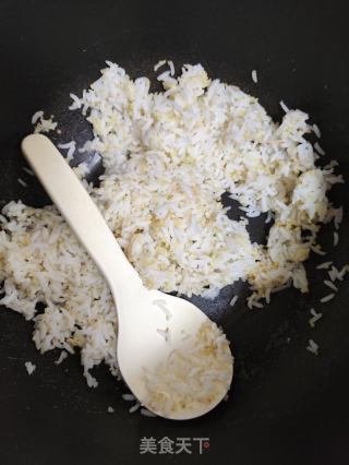 菜心腊肠炒饭的做法步骤：1