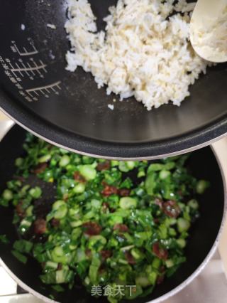 菜心腊肠炒饭的做法步骤：7
