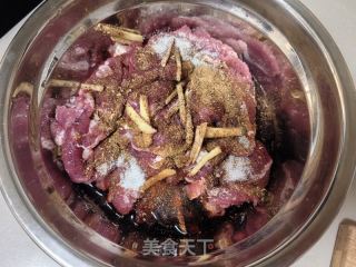 空气炸锅烤牛肉的做法步骤：2