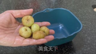 油甘酸梅瘦肉汤的做法步骤：2