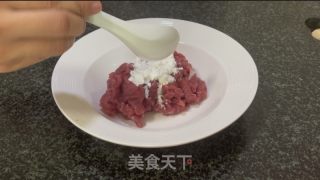 沙茶牛肉炒意面的做法步骤：2