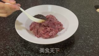 沙茶牛肉炒意面的做法步骤：3