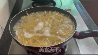 沙茶牛肉炒意面的做法步骤：7