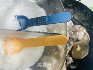 孜然炸香菇的做法步骤：3