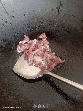 瓜皮炒肉的做法步骤：3