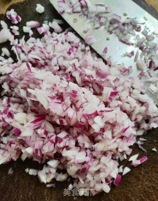 洋葱香菜牛肉包子的做法步骤：2
