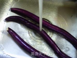 梅干菜瘦肉炒茄子的做法步骤：2