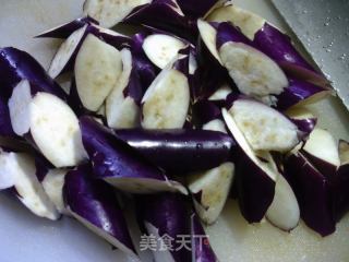 梅干菜瘦肉炒茄子的做法步骤：3