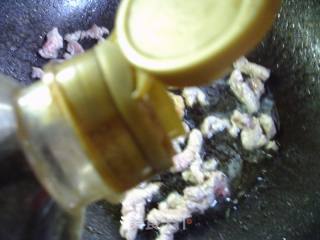 梅干菜瘦肉炒茄子的做法步骤：7