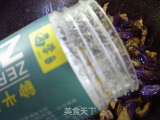 梅干菜瘦肉炒茄子的做法步骤：11