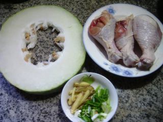 鸡琵琶腿肉蒸冬瓜的做法步骤：1