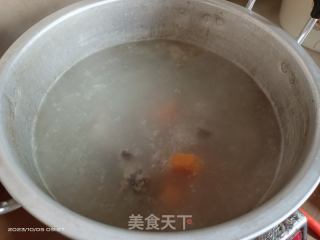 龙骨胡萝卜玉米汤的做法步骤：4