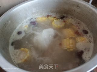 龙骨胡萝卜玉米汤的做法步骤：5