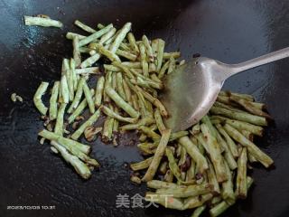 干煸豆角的做法步骤：4