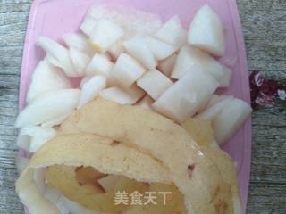 阿胶雪耳炖梨汤的做法步骤：2
