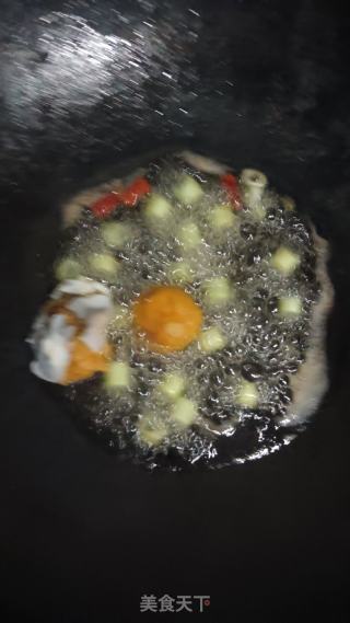 咸蛋黄炒菜花的做法步骤：5