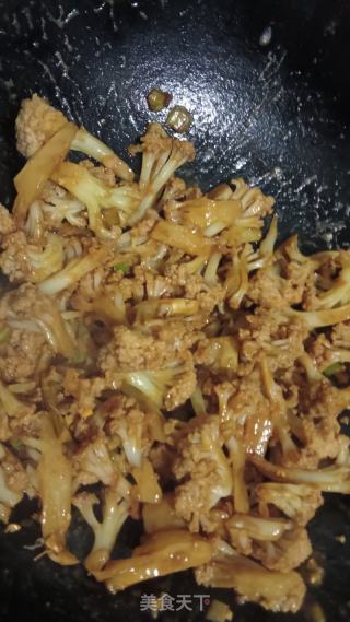 咸蛋黄炒菜花的做法步骤：9